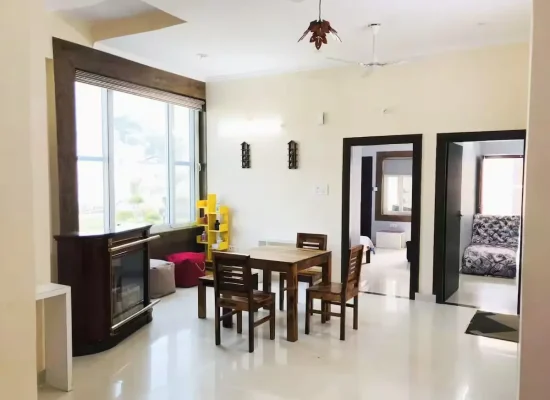 Poolbliss Farms dining hall